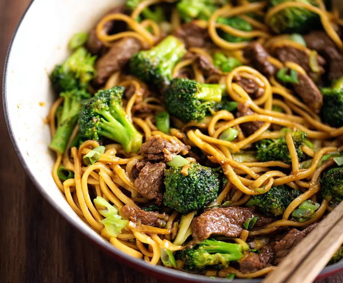 Easy Garlic Ginger Beef & Broccoli Noodles